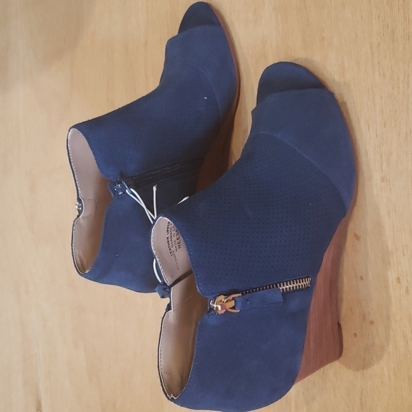 Violet & Red Blue Reese Wedges - Picture 1 of 10